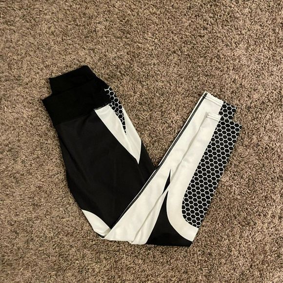 Unbranded Women's Gray, Black & White Pattern Crop Jeggings  Free Size - Picture 2 of 10